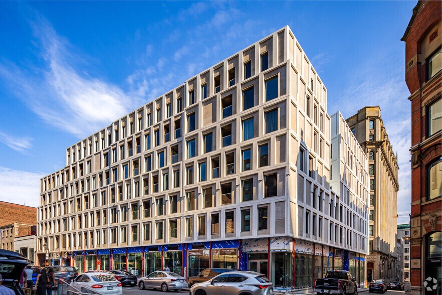 Primary Photo Of 250 Rue Notre-Dame O, Montréal Apartments For Lease