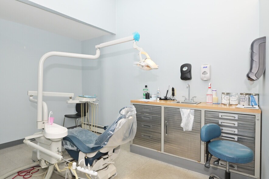 More Photos Of 24-26 W Merrick Rd, Freeport Storefront For Sale