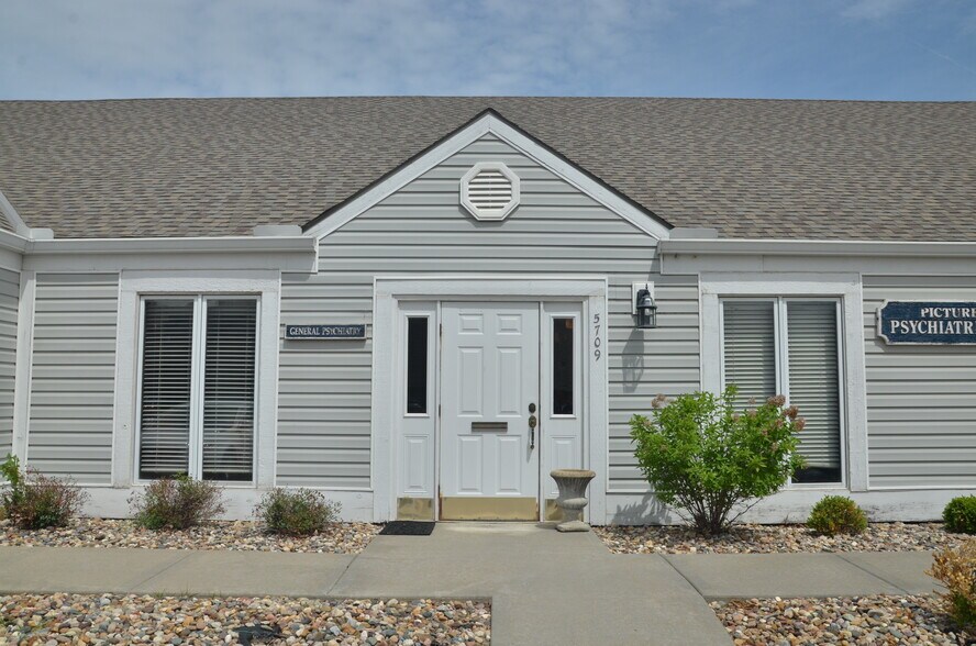 More Photos Of 5703-5713 NW 64th Ter, Kansas City Medical For Sale