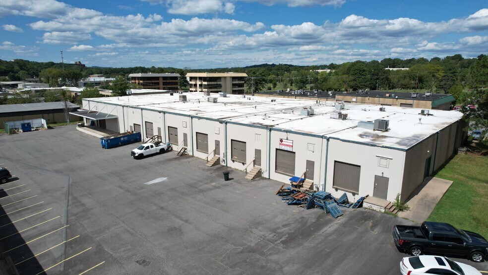 More Photos Of 6805 W 12th St, Little Rock Flex For Lease