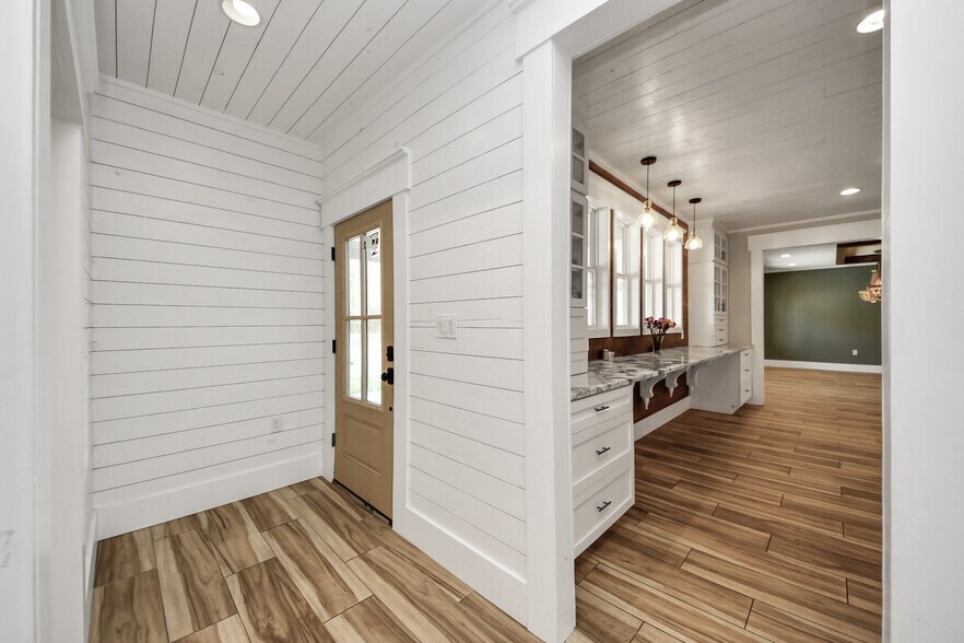 More Photos Of 17188 Highway 321, Dayton Specialty For Sale