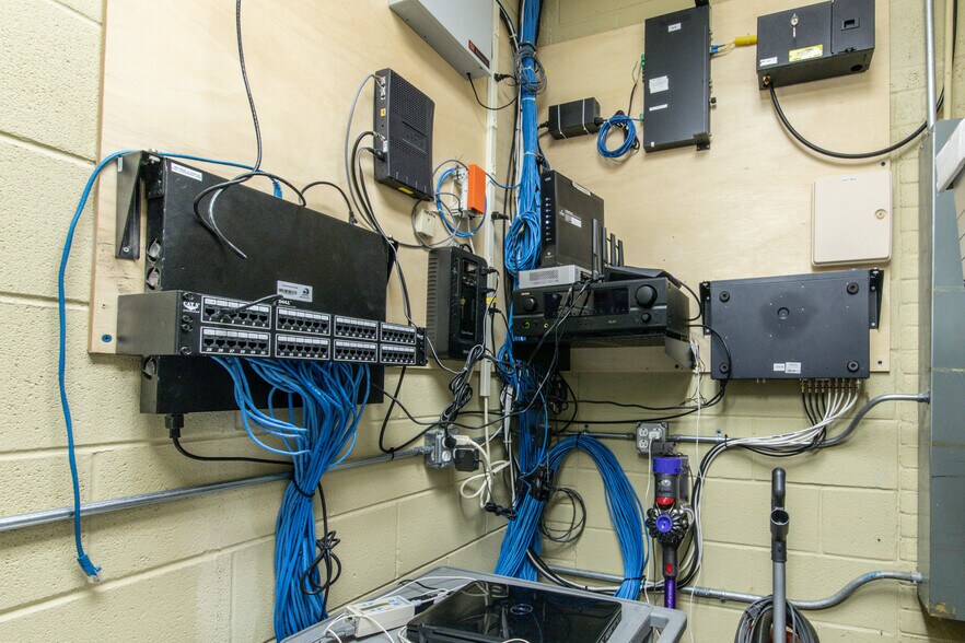 More Photos Of 828 Busse Hwy, Park Ridge Office For Sale