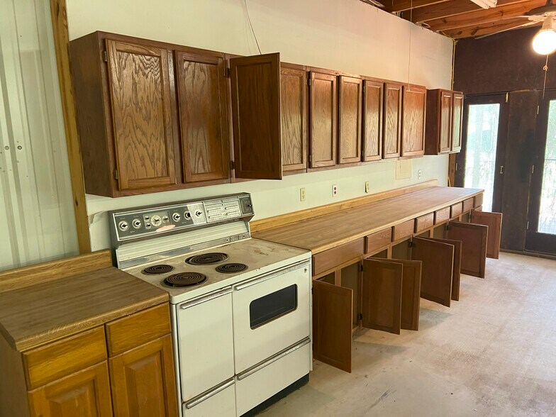 More Photos Of 111 County Road 237, Wadsworth Manufacturing For Lease