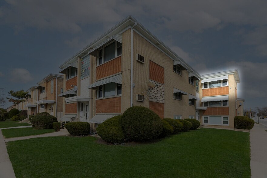 More Photos Of 4401 N Newcastle Ave, Harwood Heights Apartments For Sale