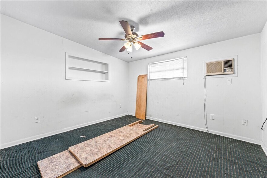 More Photos Of 5812 Missouri Ave, New Port Richey Flex For Sale