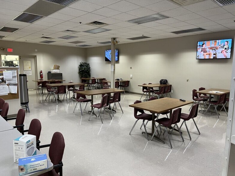 More Photos Of 150 Knotter Dr, Cheshire Manufacturing For Lease