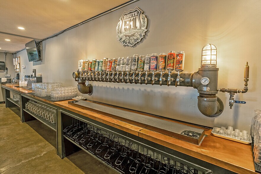 More Photos Of 18967 N US Highway 51, Elkville Mixed Retail For Sale