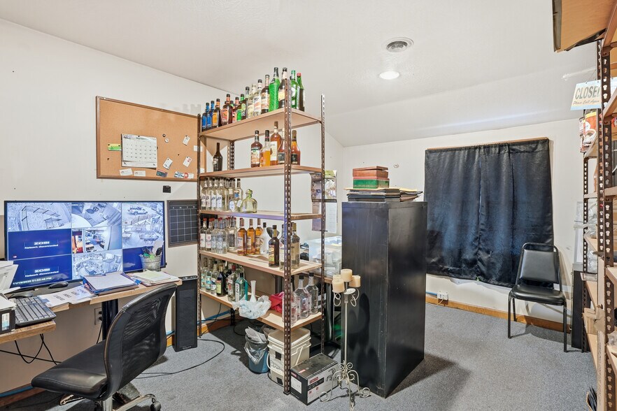 More Photos Of 4020 E Old US 30, Hamlet Restaurant For Sale