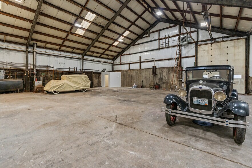 More Photos Of 1960 E Main Rd, Portsmouth Freestanding For Sale