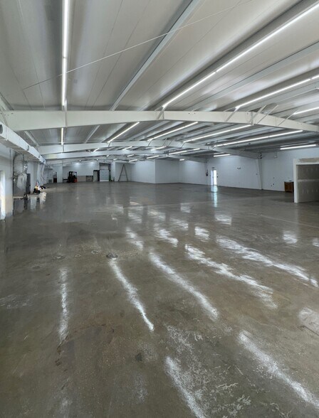 More Photos Of 3042 S Ridgewood Ave, Edgewater Freestanding For Lease