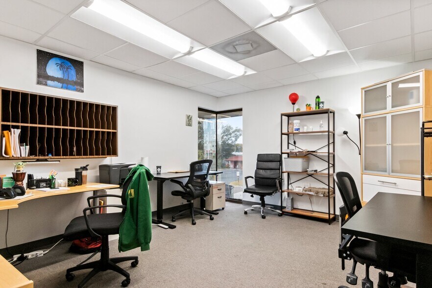 More Photos Of 2433 Gulf To Bay Blvd, Clearwater Storefront Retail Office For Lease