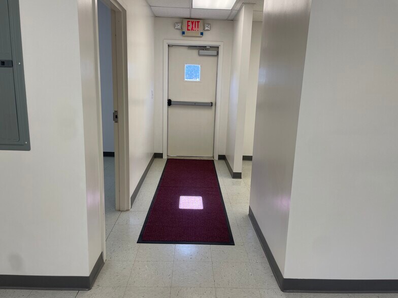 More Photos Of 2141 Eastview Pky, Conyers Office For Sale