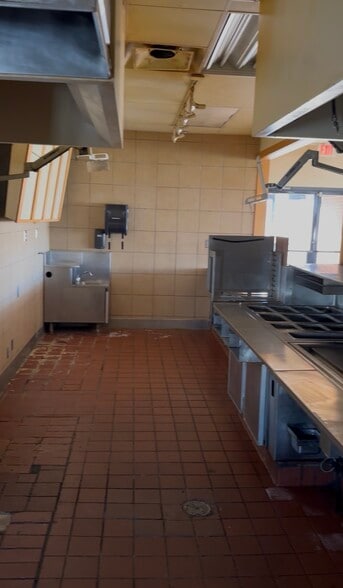 More Photos Of 320 Dixie Way, South Bend Fast Food For Lease