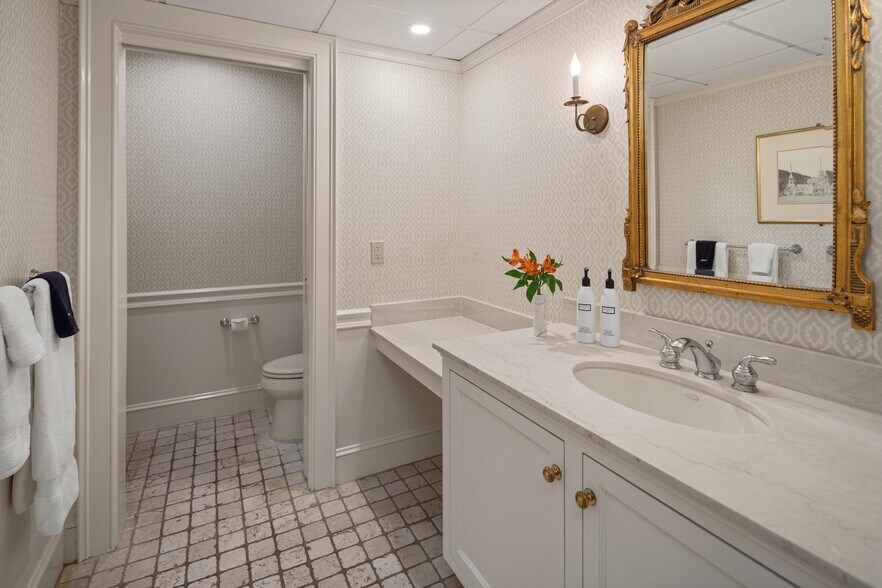 More Photos Of 18 Main St, Stowe Hotel For Sale