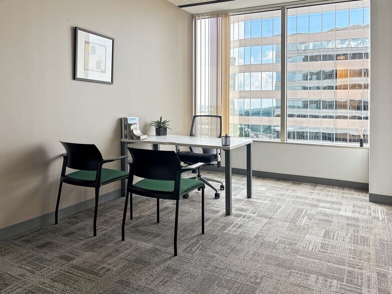 More Photos Of 400 Galleria Pky SE, Atlanta Coworking Space