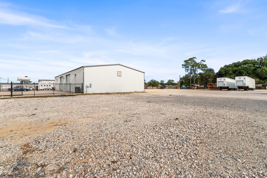 More Photos Of 3144 Texas Ave, Bridge City Warehouse For Lease