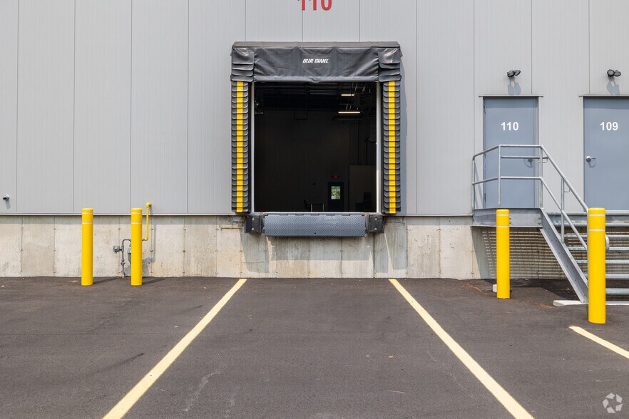 More Photos Of 683 Daniel Webster Hwy, Merrimack Warehouse For Lease