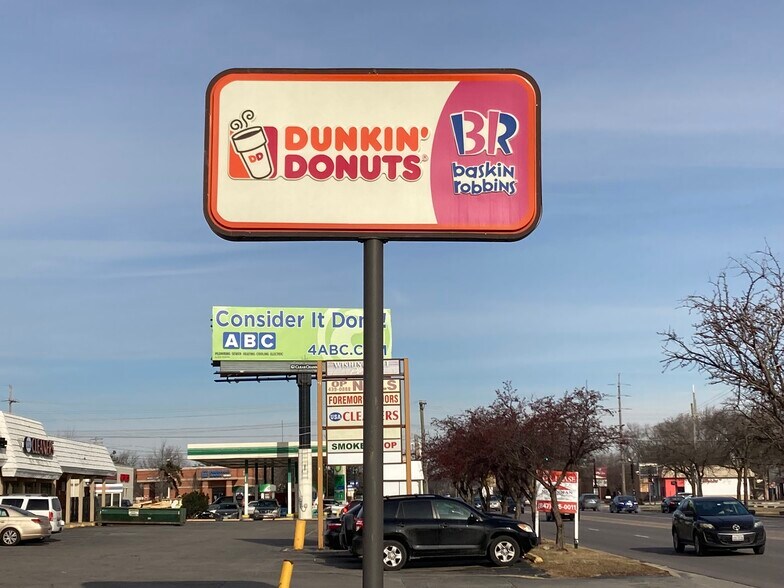 More Photos Of 810-850 S Elmhurst Rd, Des Plaines Restaurant For Lease