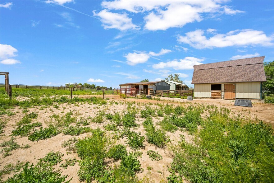 More Photos Of 1335 S Kio St, Watkins Veterinarian Kennel For Sale