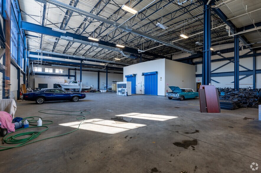 More Photos Of 71 Frankland Rd, Hopkinton Manufacturing For Lease