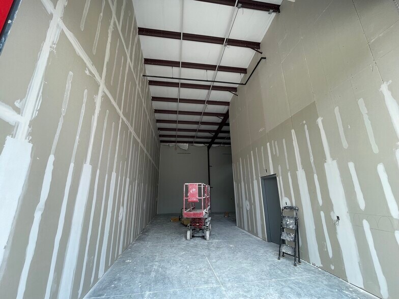 More Photos Of 32223 Tamina Rt, Magnolia Flex For Lease
