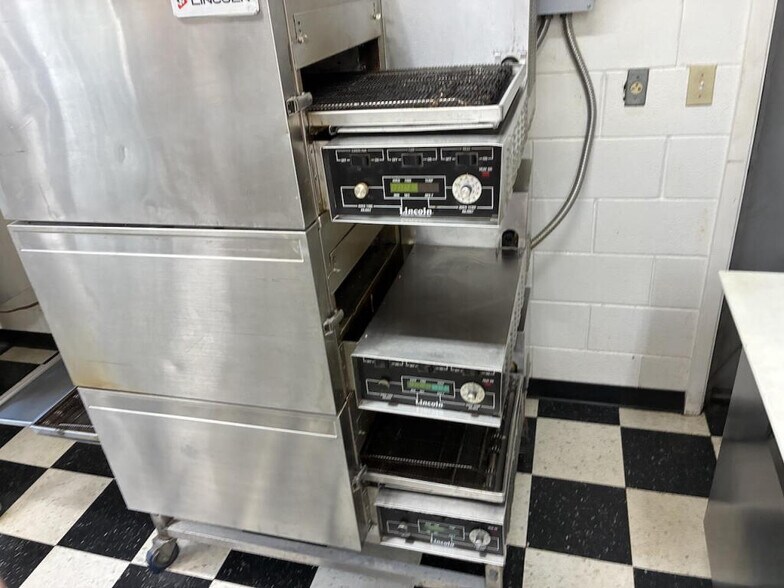 More Photos Of 178 Lakeway Dr, Russell Springs Restaurant For Sale