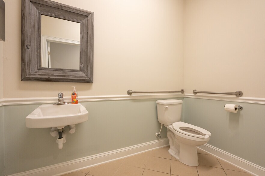 More Photos Of 49 Shores Blvd, Saint Augustine Office For Sale