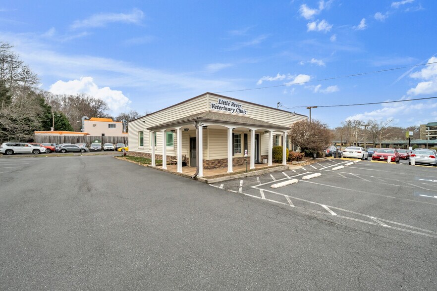 More Photos Of 4000 Burke Station Rd, Fairfax Veterinarian Kennel For Lease