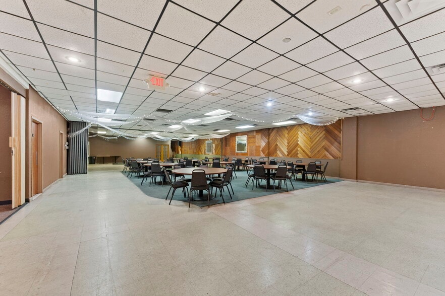 More Photos Of 118 Railroad Ave NE, Mora General Retail For Sale