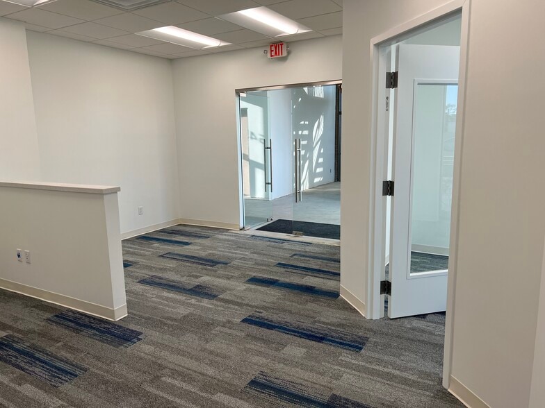 More Photos Of 5405 Diplomat Cir, Orlando Loft Creative Space For Lease