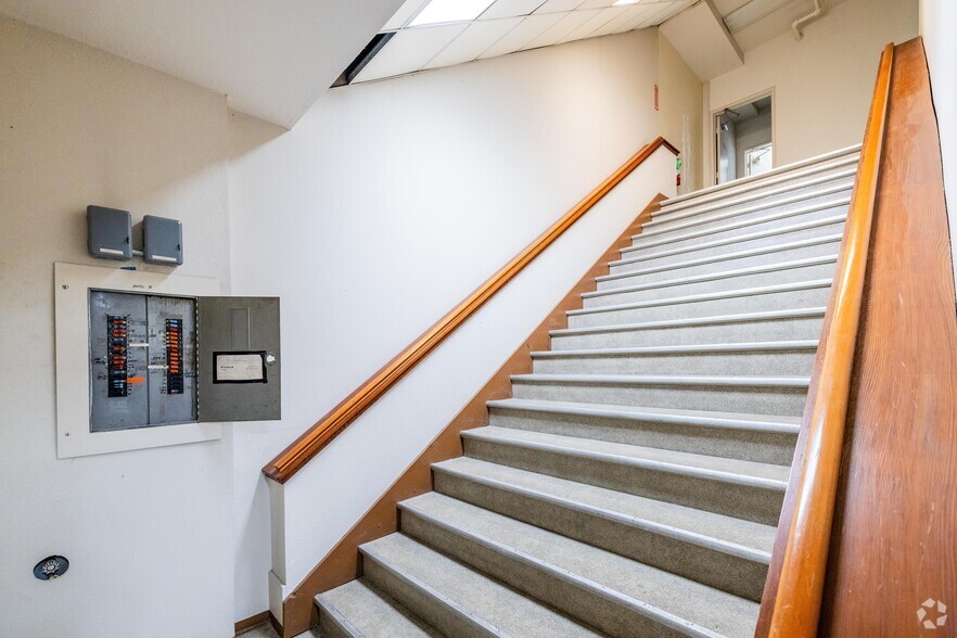 More Photos Of 217 Harbour Way, Richmond Warehouse For Lease