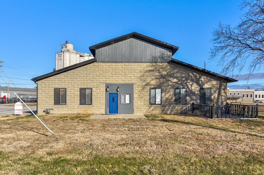 Primary Photo Of 250 Broad St, Greenwood Specialty For Sale