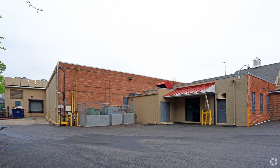 More Photos Of 10100-10154 River Rd, Potomac General Retail For Sale