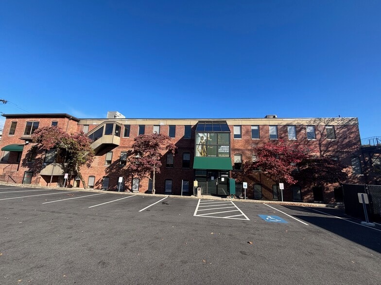 More Photos Of 296 Newton St, Waltham Office For Lease