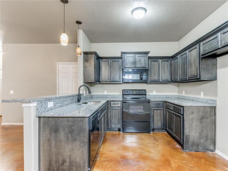 More Photos Of 810 Aspen Dr, Kingfisher Apartments For Sale
