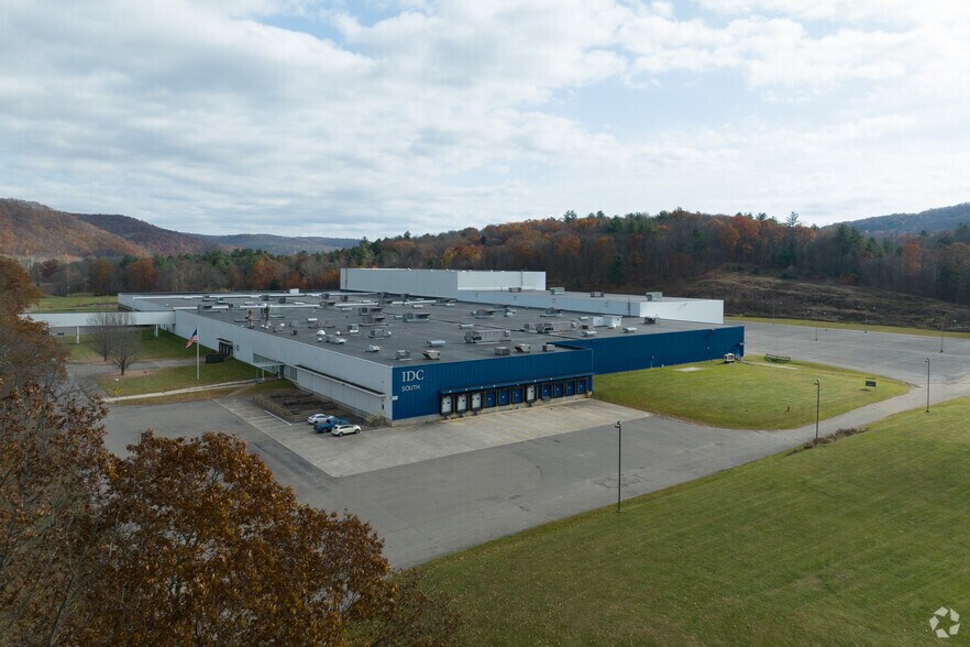 More Photos Of 200 Murray Dr, Warren Unknown For Lease