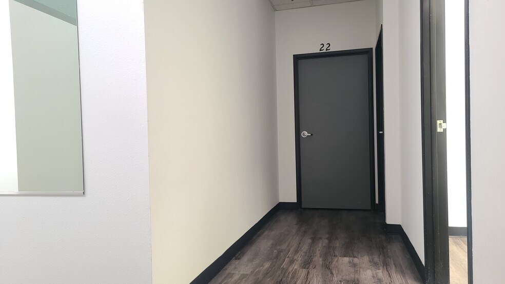 More Photos Of 15720 N Greenway-Hayden Loop, Scottsdale Office For Sale