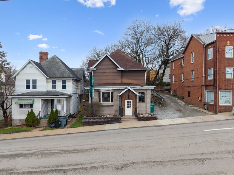 More Photos Of 534 S Main St, Greensburg Bar For Sale