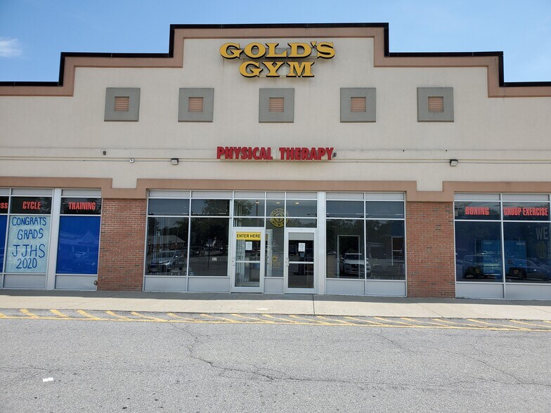 More Photos Of 986 Main St, Fishkill General Retail For Lease