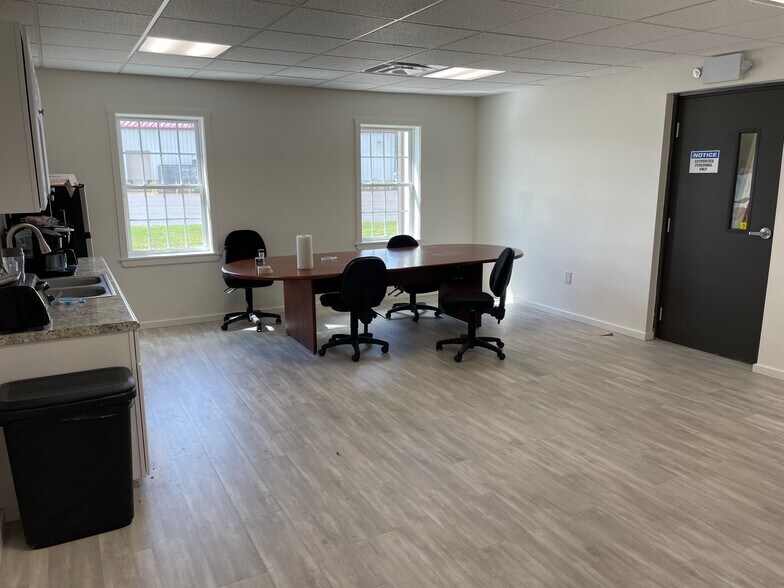 More Photos Of 180 Hollywood Dr, Butler Manufacturing For Lease