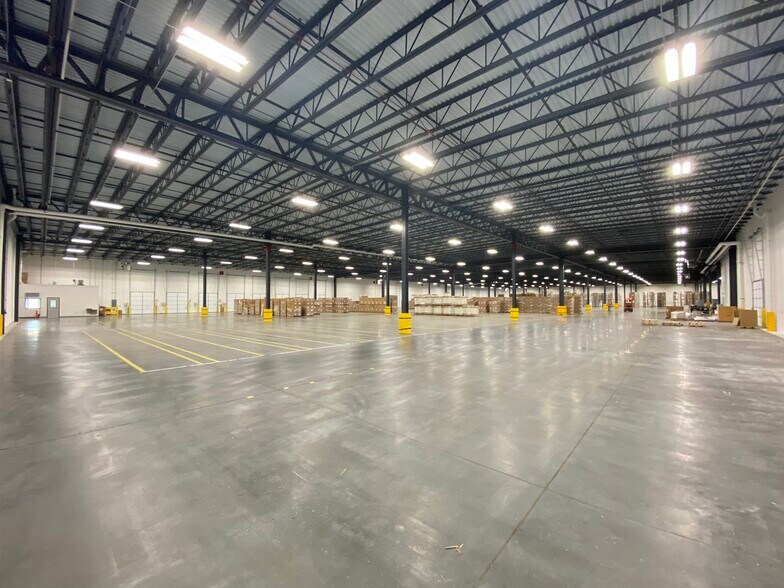 More Photos Of 411 Brooke Rd, Winchester Warehouse For Lease