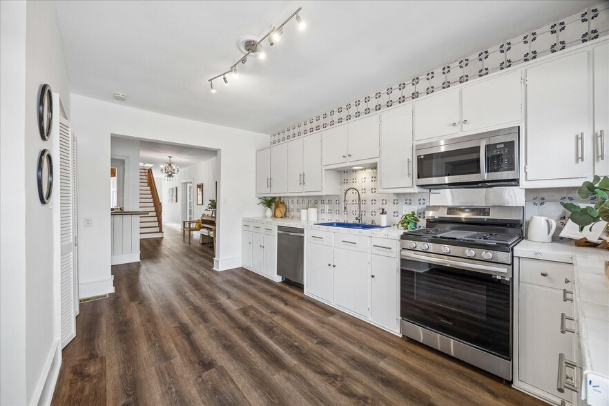 More Photos Of 1812 Kane St, Houston Office Residential For Sale