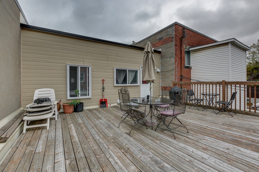 More Photos Of 89 Boul Henri-Bourassa O, Montréal Specialty For Sale