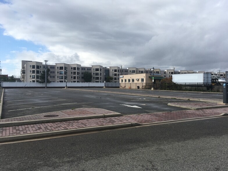 More Photos Of 405 Woodcleft Ave, Freeport Land For Sale