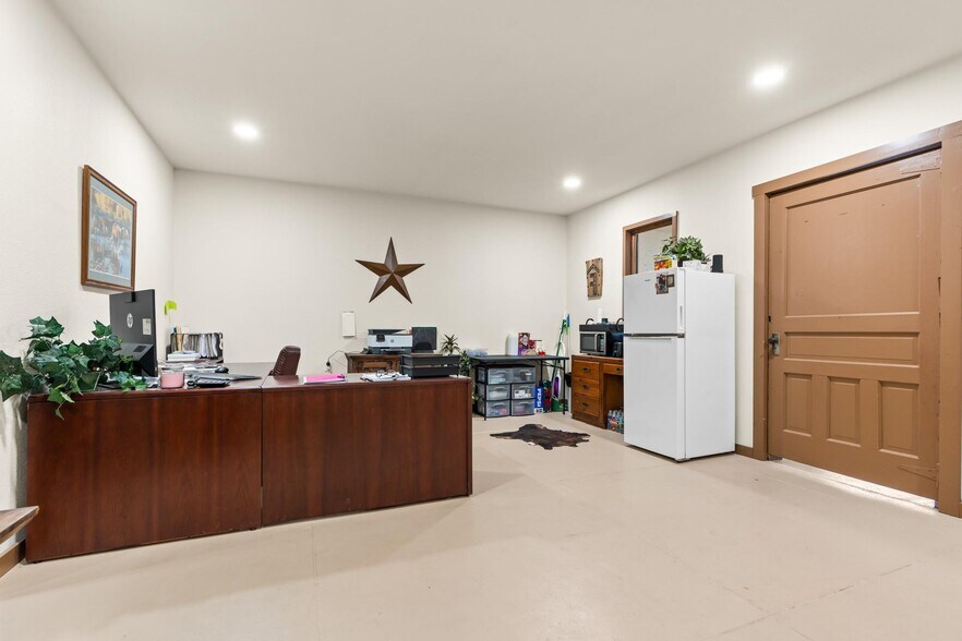 More Photos Of 102 W Elm St, Hillsboro Storefront Retail Office For Sale