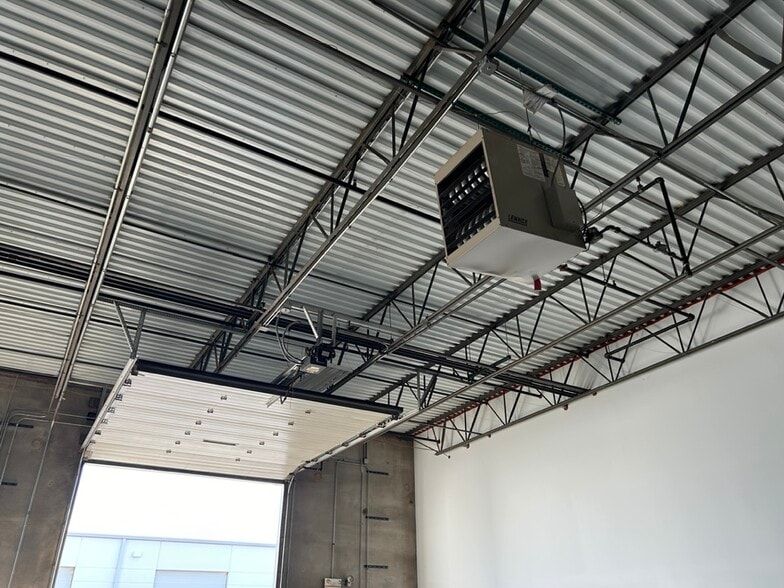 More Photos Of 720 N Heartland Dr, Sugar Grove Warehouse For Lease