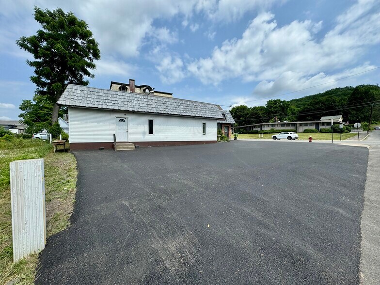 More Photos Of 194 Guy Park Ave, Amsterdam General Retail For Sale