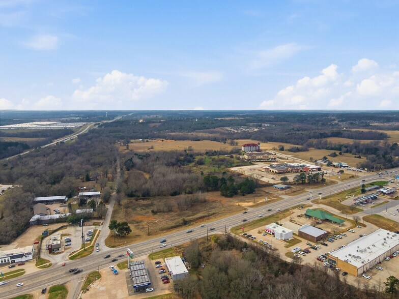 More Photos Of 3207 S Main St, Lindale Land For Lease