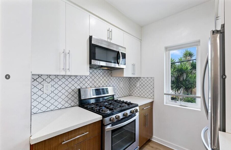 More Photos Of 961 N St Andrews Pl, Los Angeles Apartments For Sale