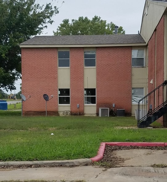 More Photos Of 1302 Watson Dr, Anadarko Apartments For Sale